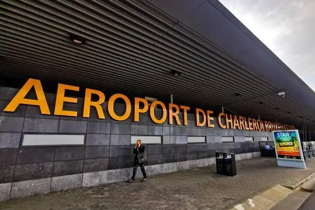 Isaac C Centre-Gare-Aeroport Apartment Charleroi